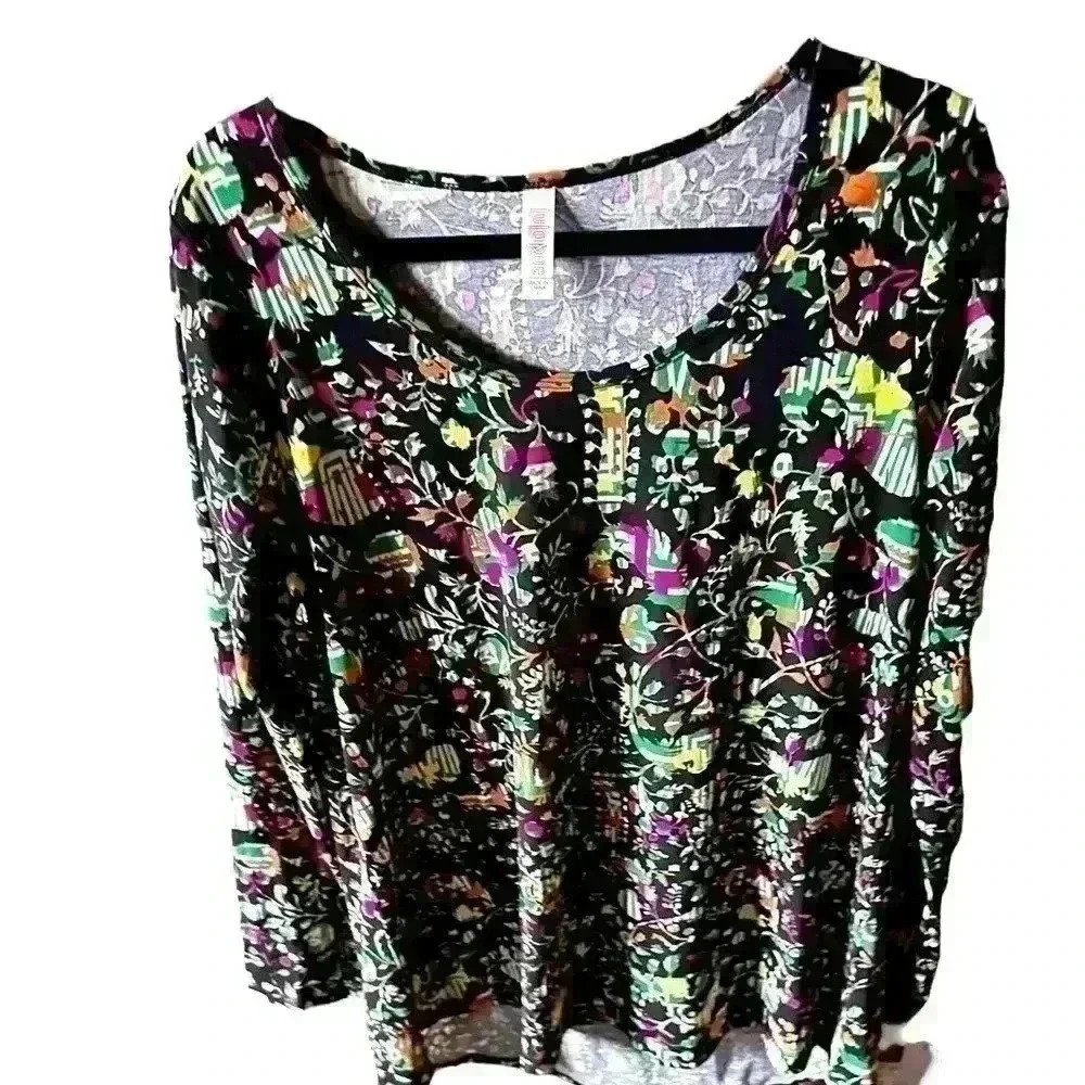 Lularoe large black long sleeve Lynnae t shirt . Pattern over pattern. NWT.